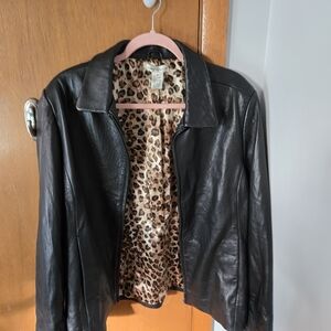 Elegant Black Leather Jacket with Leopard Print Lining